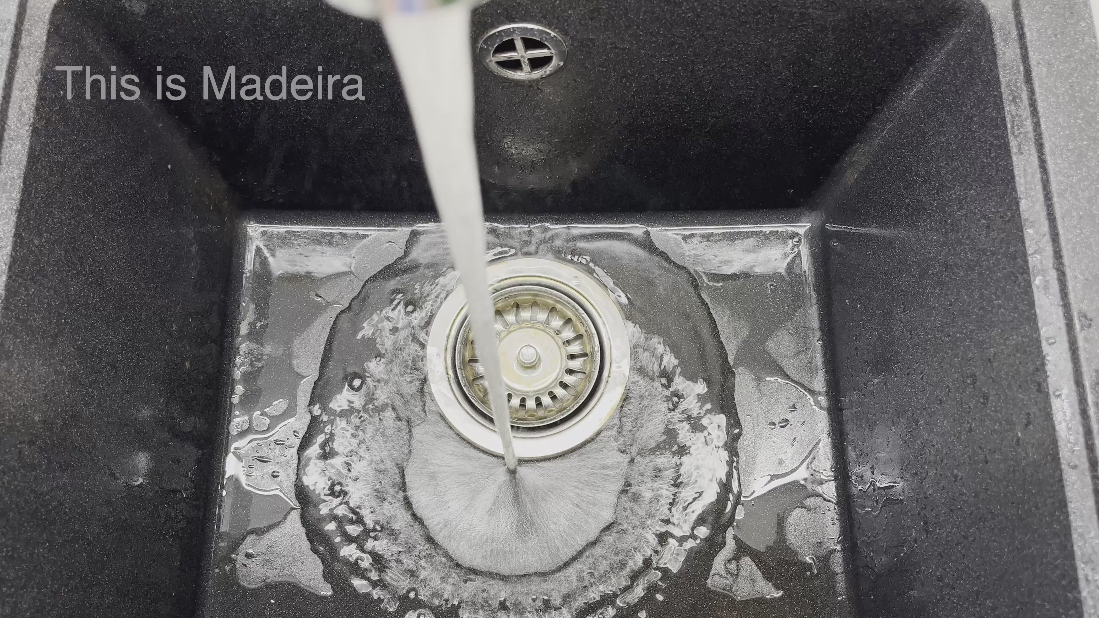 Load video: Clean and wash only under running water